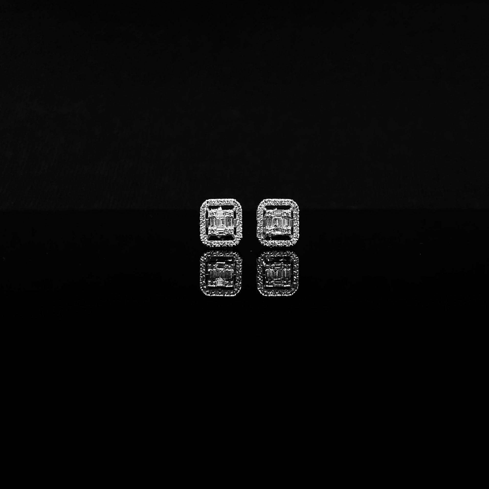 Éclat Souverain Diamond Stud Earrings